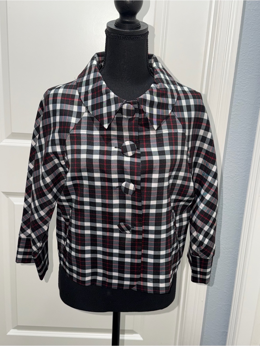 JohnPaulRichard Black White Red Plaid Cropped Button Jacket size 8